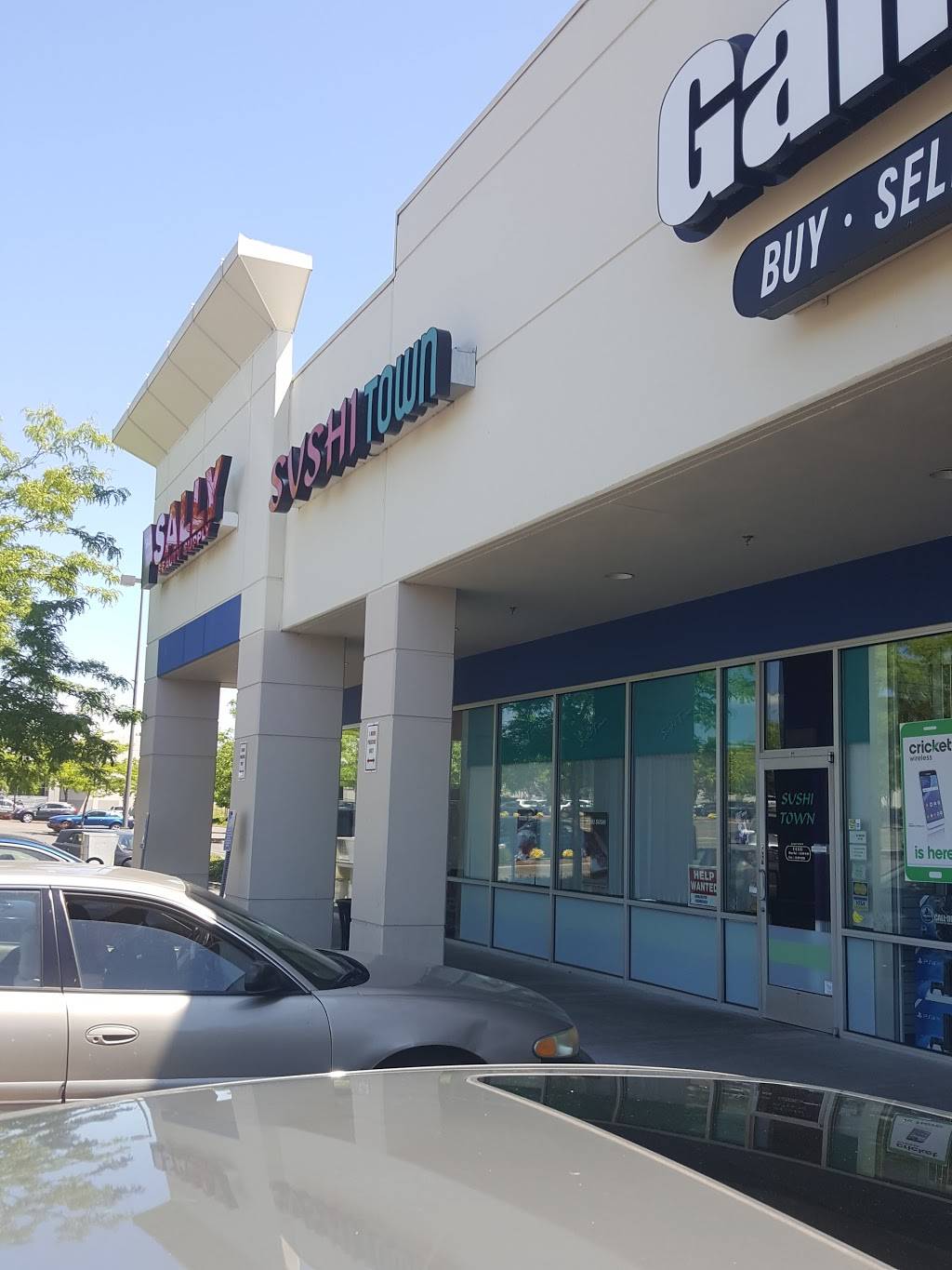 Sushi Town | restaurant | 18033 NW Evergreen Pkwy, Hillsboro, OR 97006, USA | 5034661162 OR +1 503-466-1162