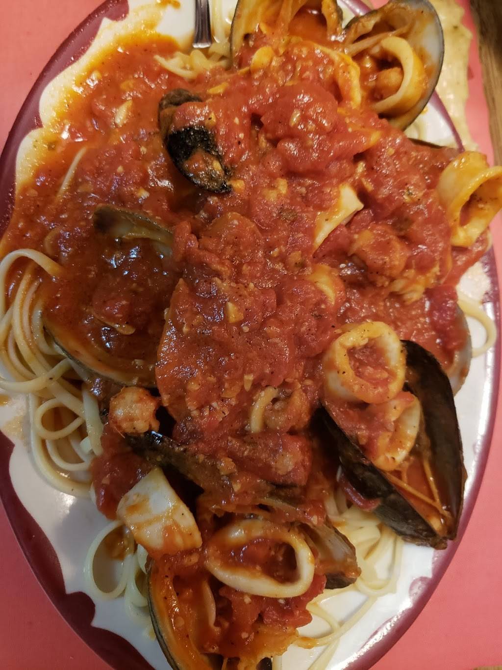 Vinnys Pizza Family Restaurant | restaurant | 30 Huntington Turnpike, Bridgeport, CT 06610, USA | 2033666616 OR +1 203-366-6616