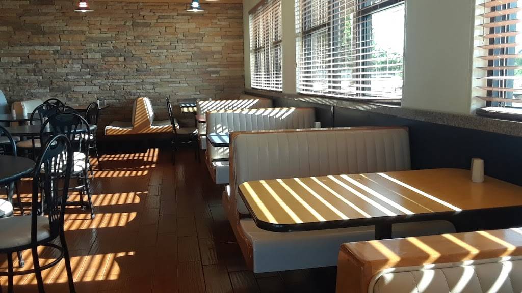 Braums Ice Cream & Burger Restaurant | restaurant | 7512 S May Ave, Oklahoma City, OK 73159, USA | 4056857522 OR +1 405-685-7522