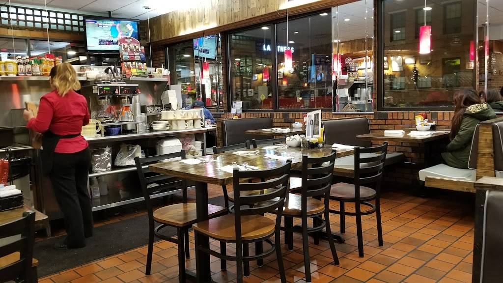 Golden Nugget Pancake House | bakery | 1765 W Lawrence Ave, Chicago, IL 60640, USA | 7737696700 OR +1 773-769-6700