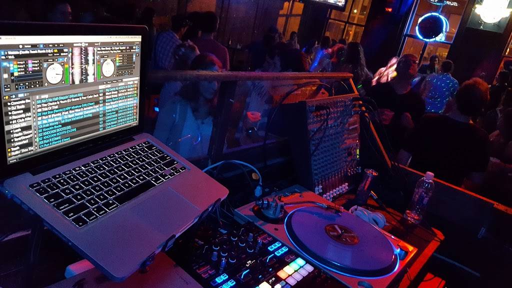 Taps and Dolls | restaurant | 247 S Meridian St, Indianapolis, IN 46225, USA | 3176388277 OR +1 317-638-8277