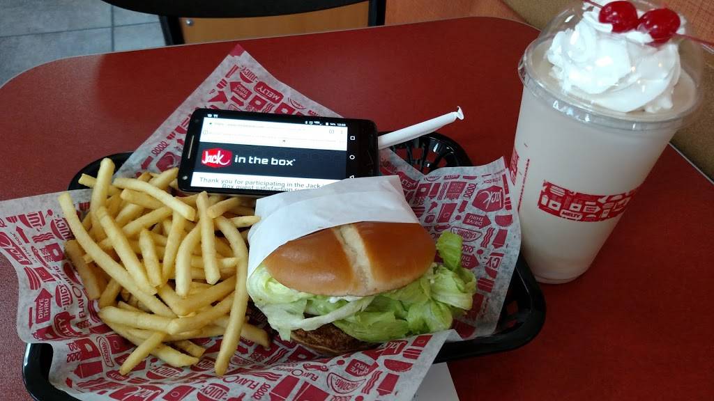 Jack in the Box | restaurant | 36196 Hidden Springs Rd, Wildomar, CA 92595, USA | 9516788833 OR +1 951-678-8833