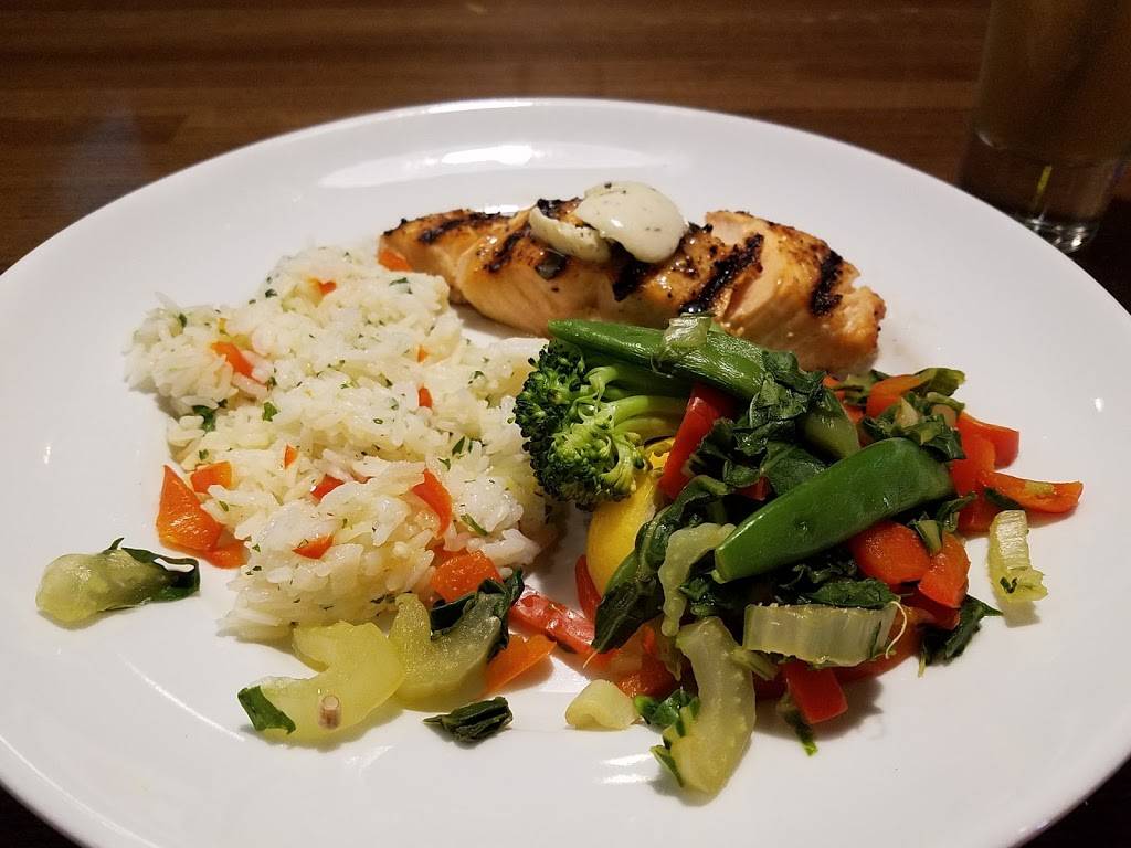 TGI Fridays | restaurant | 2443 N Squirrel Rd, Auburn Hills, MI 48326, USA | 2483409771 OR +1 248-340-9771