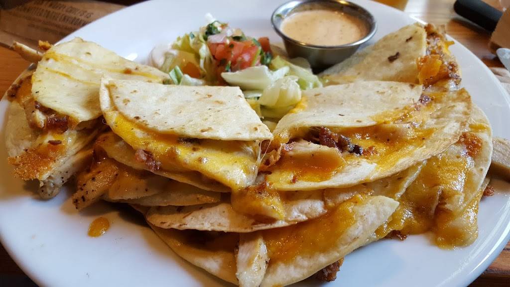 Chilis Grill & Bar | restaurant | 1460 Towne Lake Pkwy, Woodstock, GA 30189, USA | 7705927676 OR +1 770-592-7676