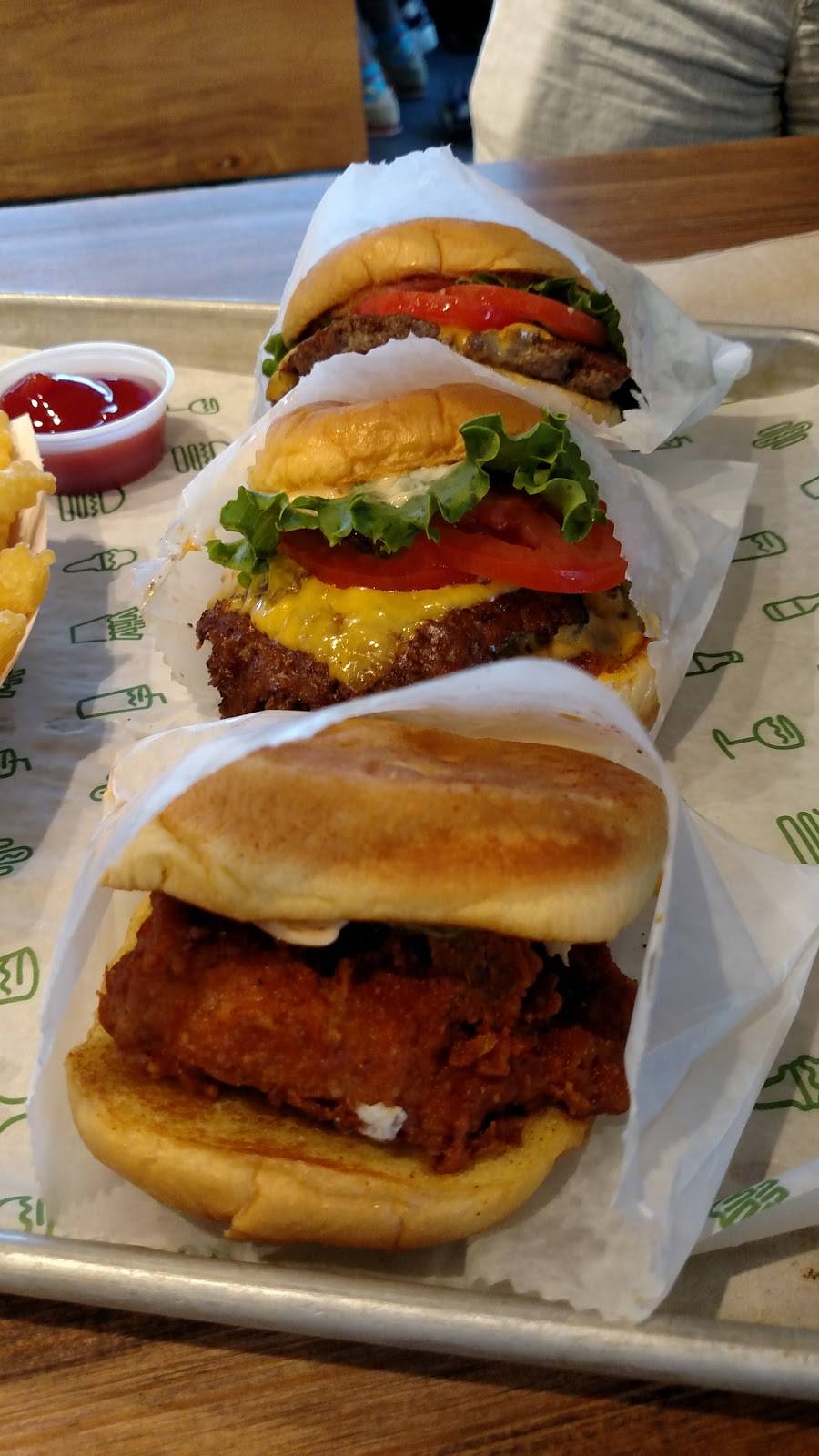 Shake Shack | restaurant | 1570 Union Tpke, North New Hyde Park, NY 11040, USA | 5166342010 OR +1 516-634-2010