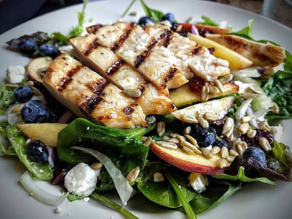 Black & Tan Grille | restaurant | 130 E Walnut St, Green Bay, WI 54301, USA | 9204307700 OR +1 920-430-7700