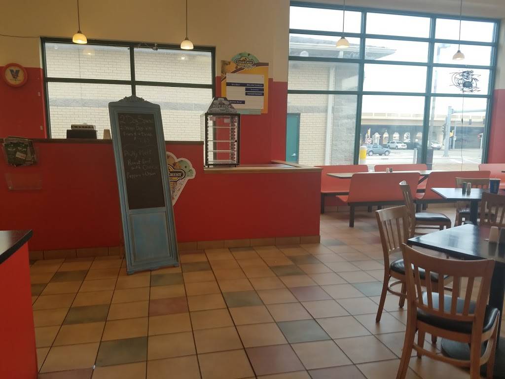 Interstate Dogs | restaurant | 12120 75th St, Kenosha, WI 53142, USA | 2628577175 OR +1 262-857-7175