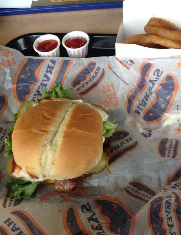 Harveys | restaurant | 4247 Rue Jean-Talon, Saint-Léonard, QC H1S 1J9, Canada | 5143743440 OR +1 514-374-3440