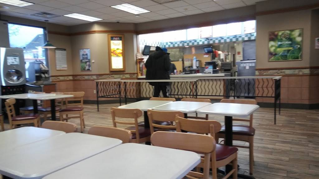 Wendys | restaurant | 4601 W North Ave, Milwaukee, WI 53208, USA | 4148734763 OR +1 414-873-4763