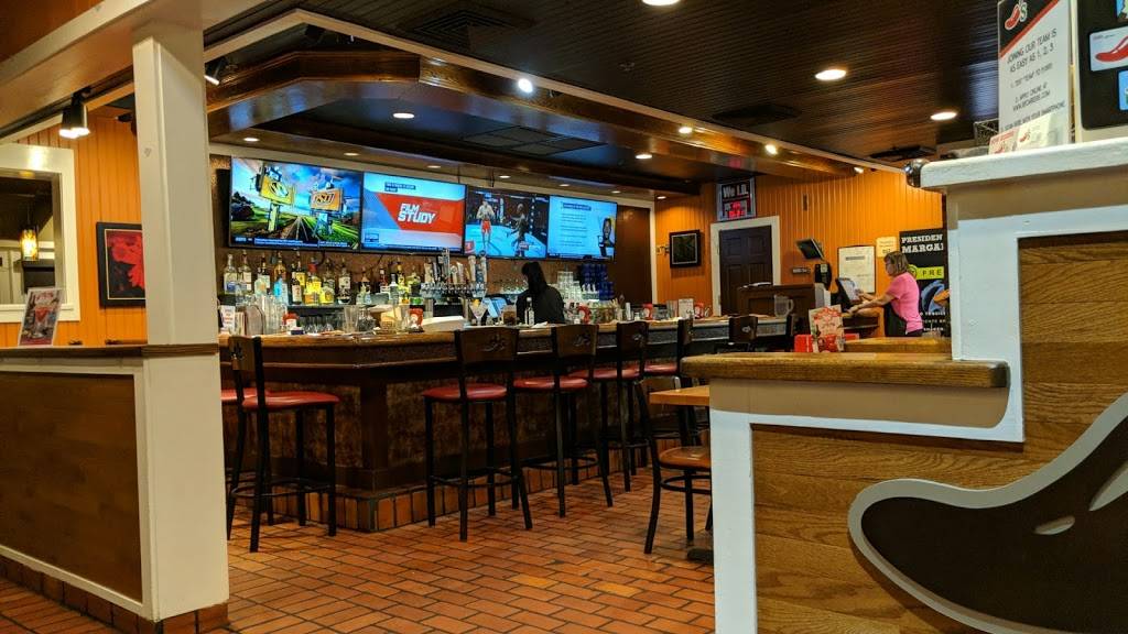Chilis Grill & Bar | meal takeaway | 1281 US-31, Greenwood, IN 46142, USA | 3178816991 OR +1 317-881-6991