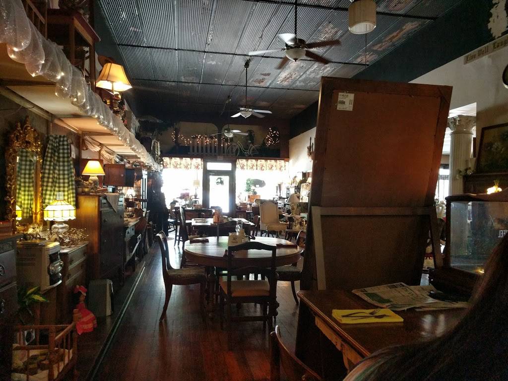 Hidden Garden Antiques & Tea Room | bakery | 116 N Illinois St, Chrisman, IL 61924, USA | 2172512636 OR +1 217-251-2636