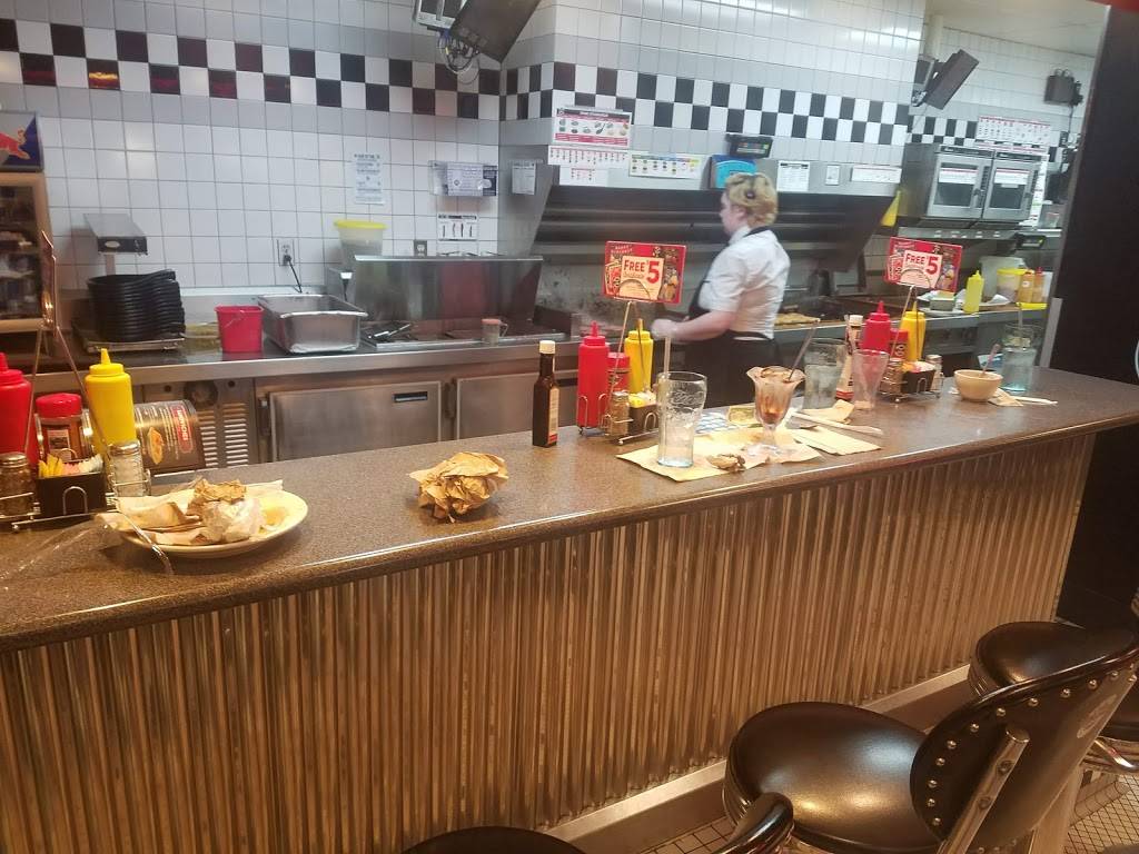 Steak n Shake | restaurant | 1400 Broadway Ave E, Mattoon, IL 61938, USA | 2172351318 OR +1 217-235-1318