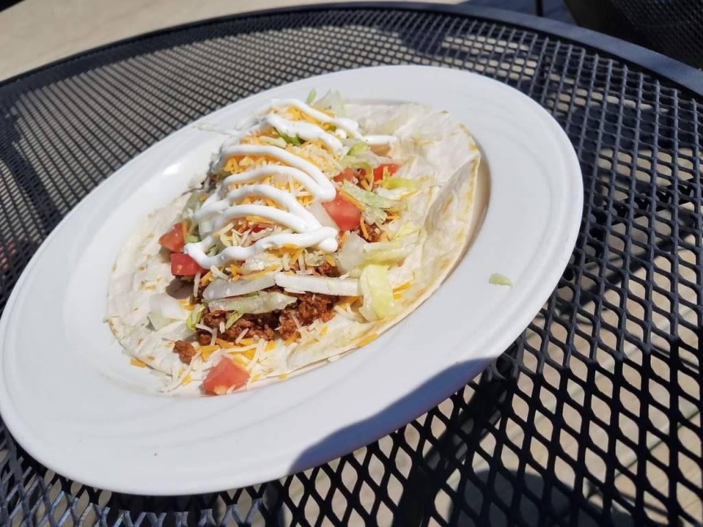 Leez Place | restaurant | 2738 N 48th Rd, Sandwich, IL 60548, USA | 8154984499 OR +1 815-498-4499