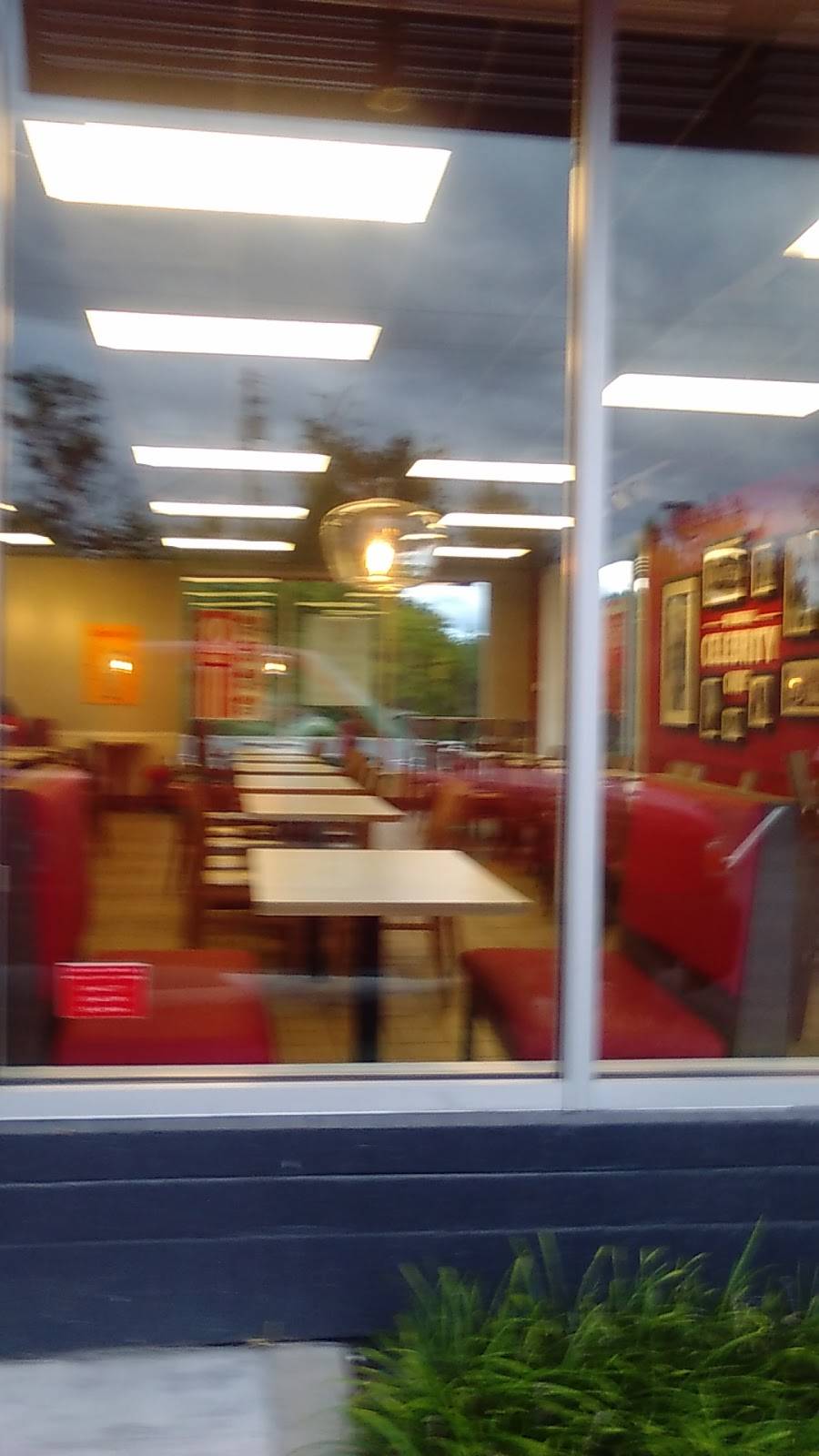 KFC | restaurant | 5548 Hwy 11 E, Piney Flats, TN 37686, USA | 4235381050 OR +1 423-538-1050