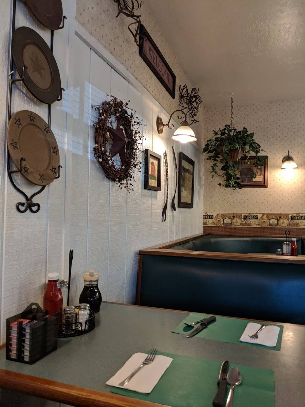 Annies Country Kitchen | restaurant | 140 Main St, Sturbridge, MA 01566, USA | 5083472320 OR +1 508-347-2320