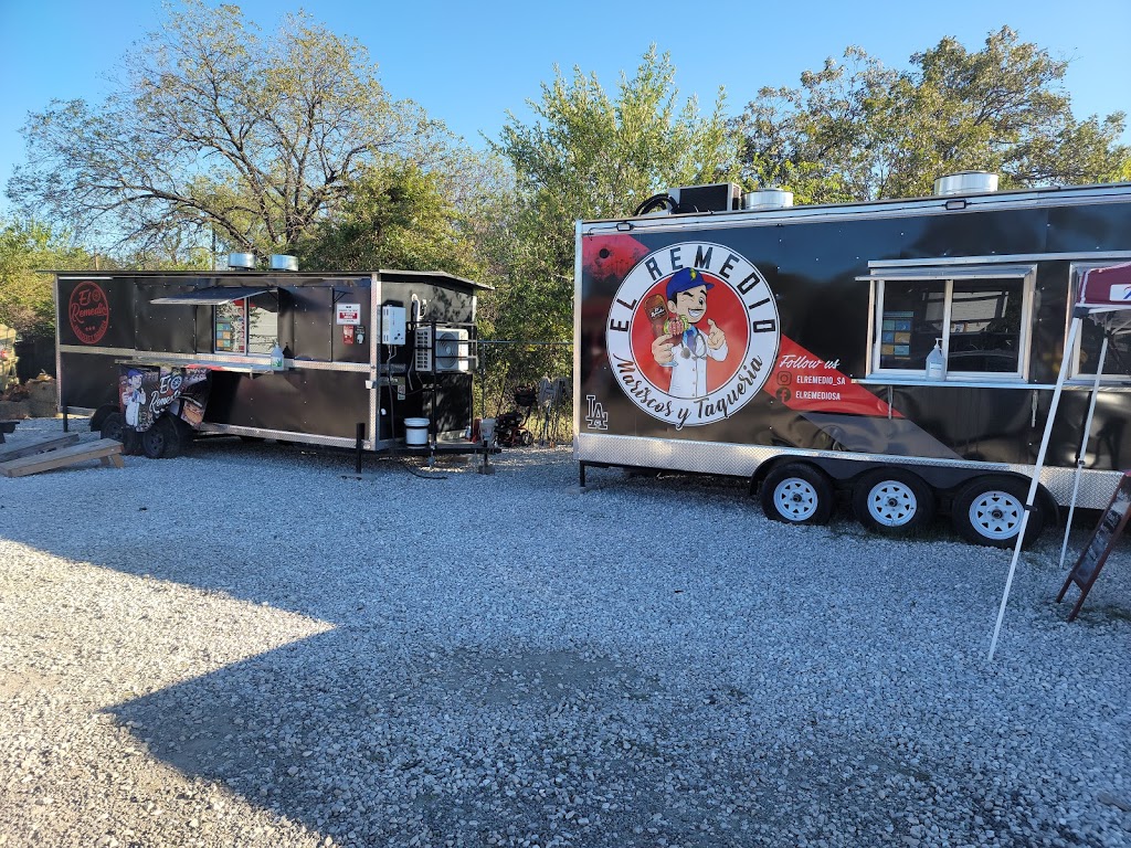 El Remedio Taco Truck | restaurant | 2924 Culebra Rd, San Antonio, TX 78228, USA | 2106213112 OR +1 210-621-3112