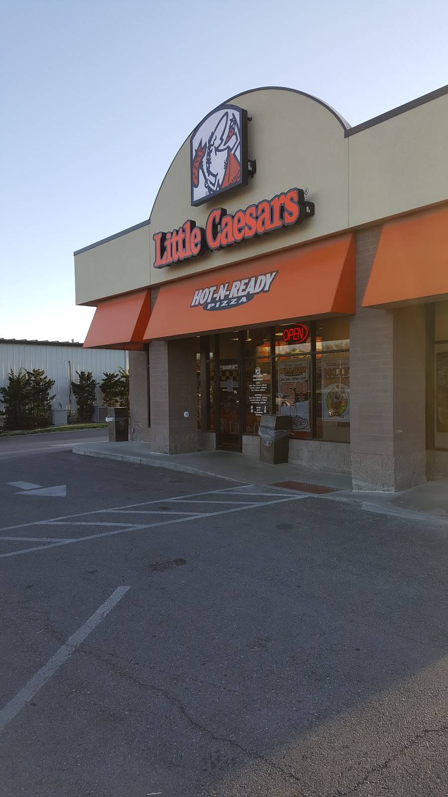 Little Caesars Pizza | meal takeaway | 1401 S, MO-7, Blue Springs, MO 64014, USA | 8162955441 OR +1 816-295-5441