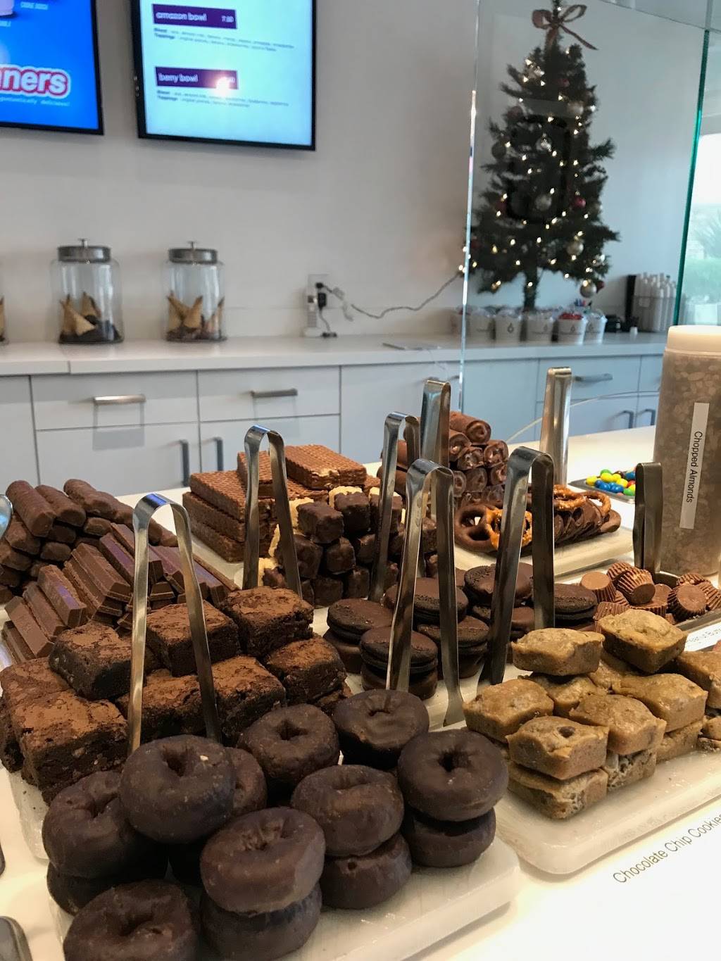 Yogurtology | restaurant | 15029 N Thompson Peak Pkwy, Scottsdale, AZ 85260, USA | 4804516900 OR +1 480-451-6900