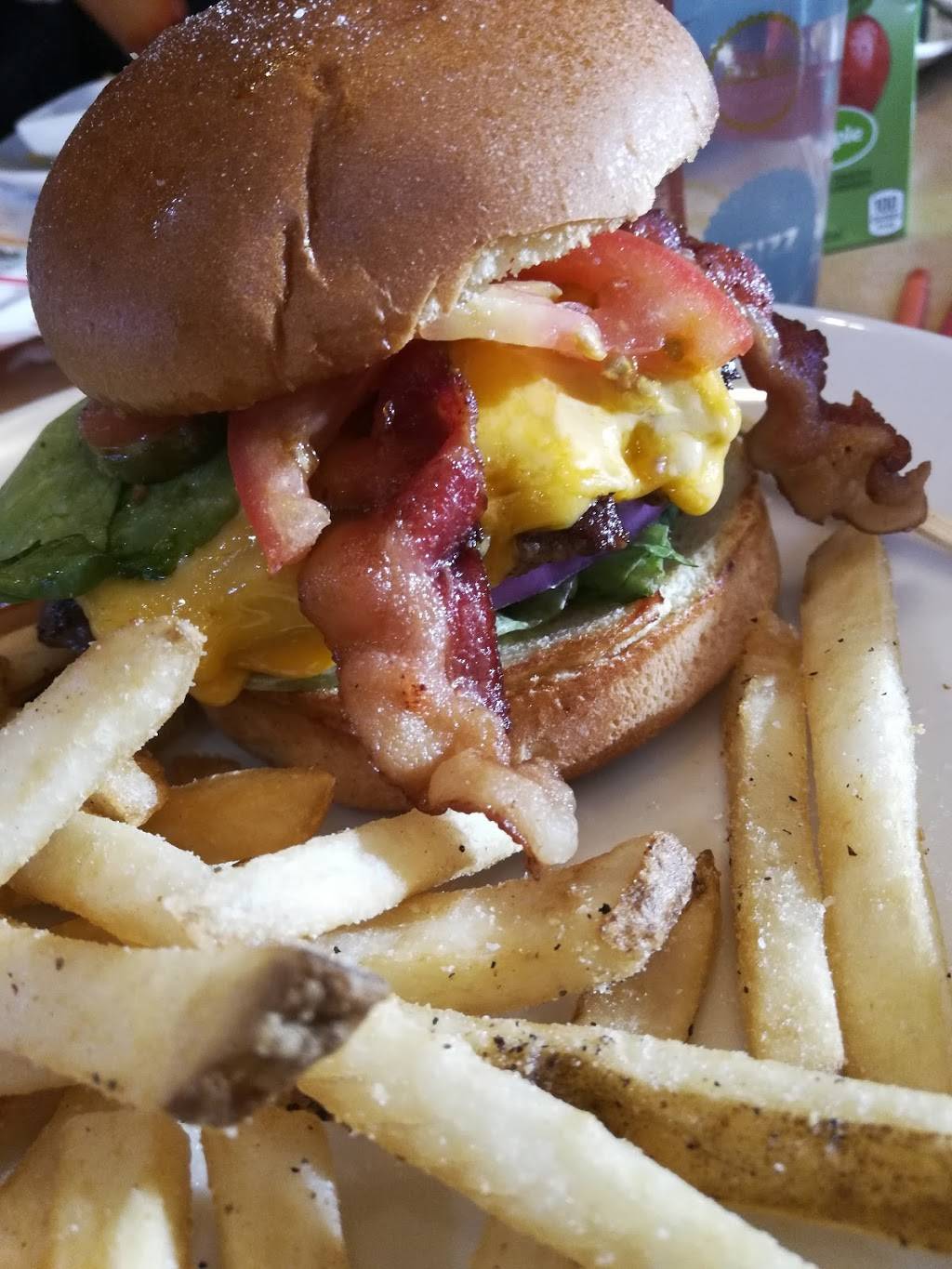 Applebees Grill + Bar | restaurant | 2500 4th St SW, Waverly, IA 50677, USA | 3193529240 OR +1 319-352-9240