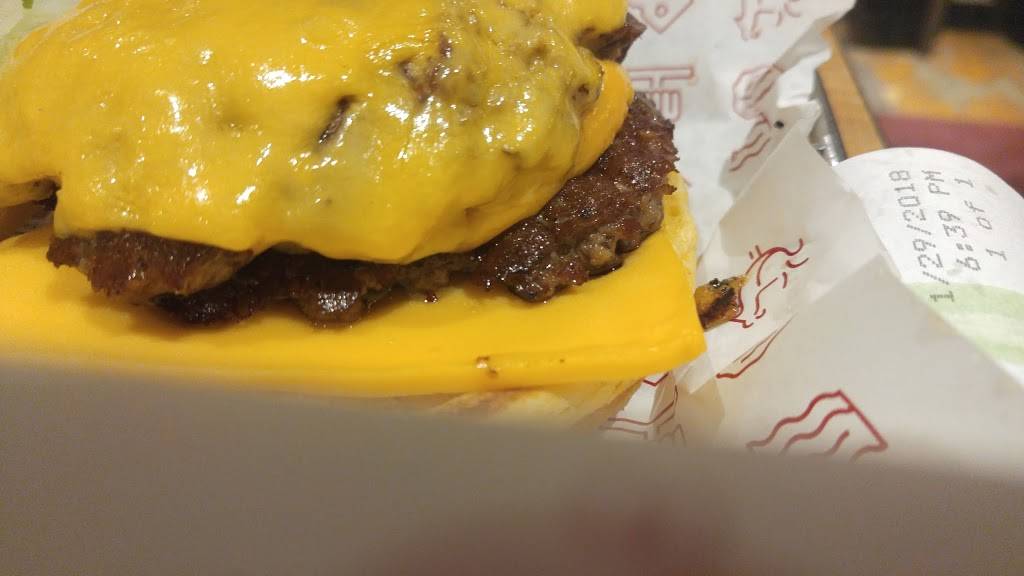 Smashburger | restaurant | 7625 N Oracle Rd, Oro Valley, AZ 85704, USA | 5207423332 OR +1 520-742-3332