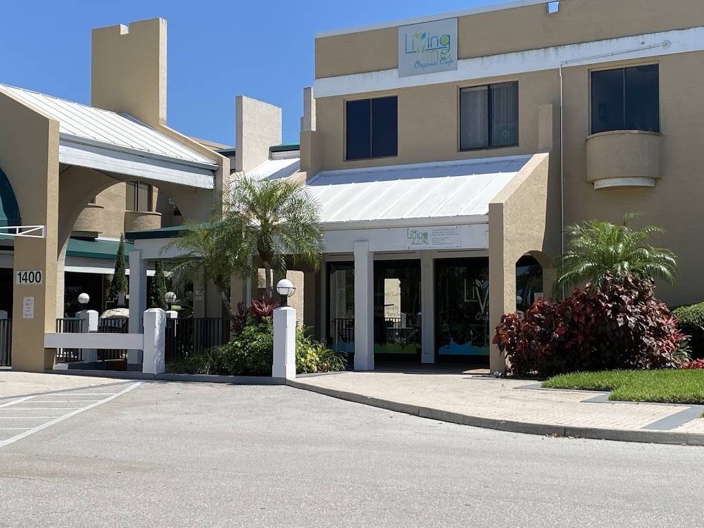 Living Vine Organic Cafe | cafe | Royal Palm Square, 1400 Colonial Blvd #59, Fort Myers, FL 33907, USA | 2399362510 OR +1 239-936-2510
