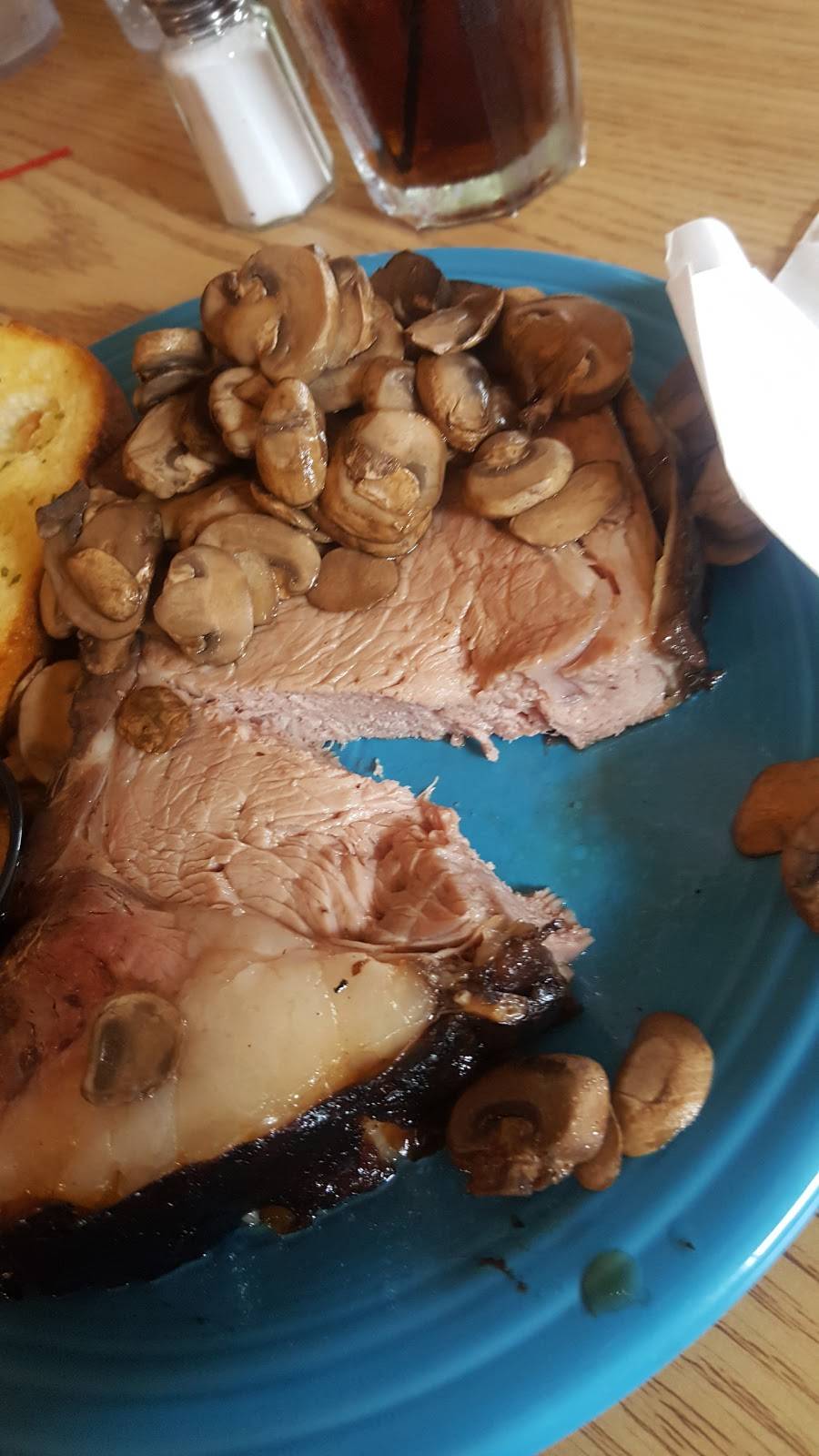 Farmington Inn | restaurant | N6443 S Farmington Rd, Helenville, WI 53137, USA | 9206993725 OR +1 920-699-3725