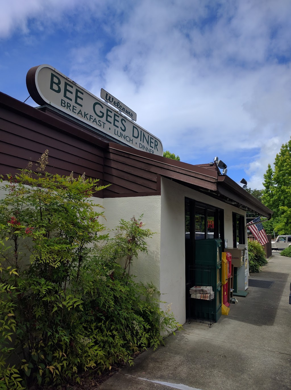 BeeGees Diner | restaurant | 506 E Main St, Rogue River, OR 97537, USA | 5415824147 OR +1 541-582-4147