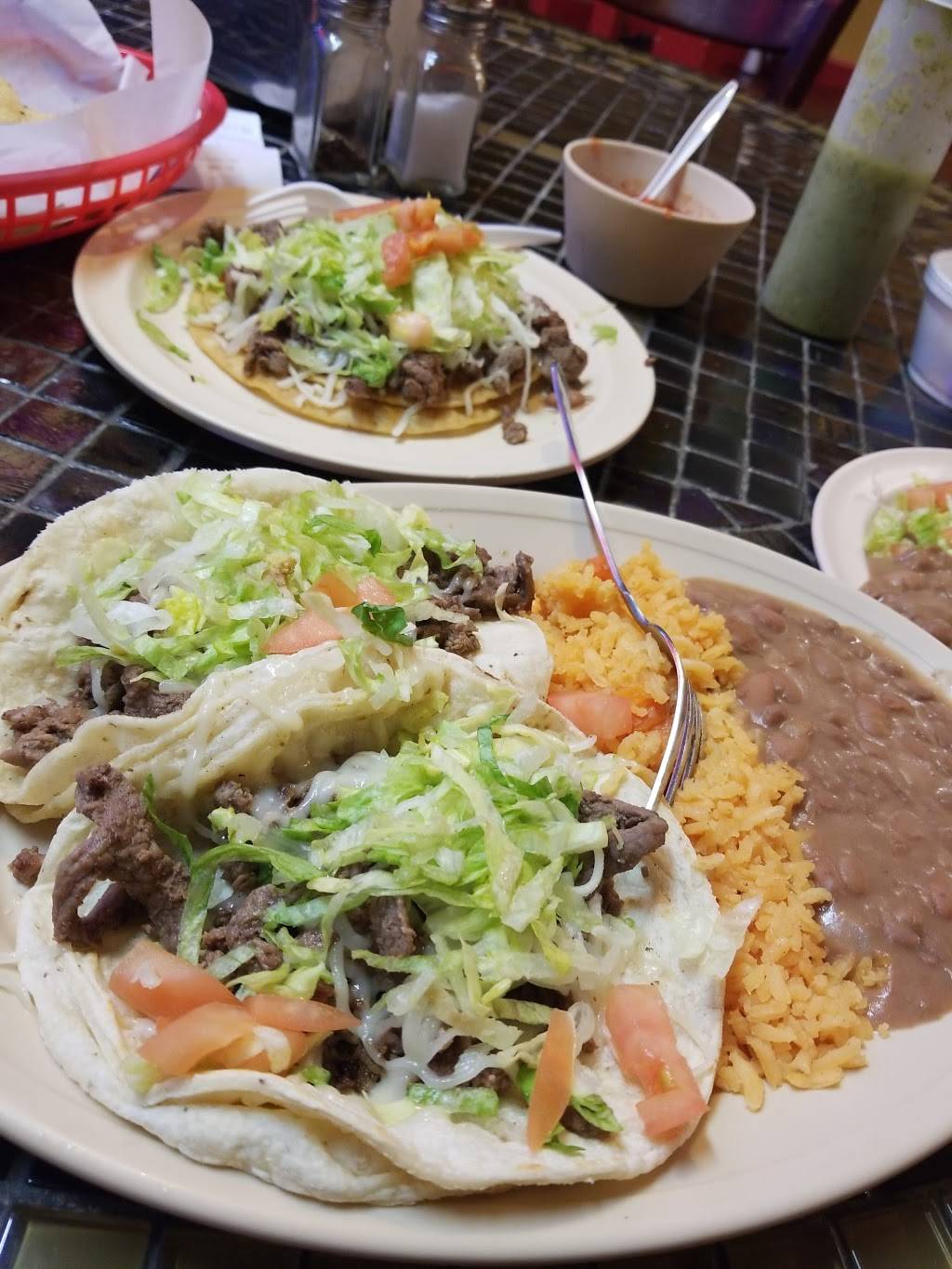 El Famous Burrito | restaurant | 7047 N Clark St, Chicago, IL 60626, USA | 7734650377 OR +1 773-465-0377