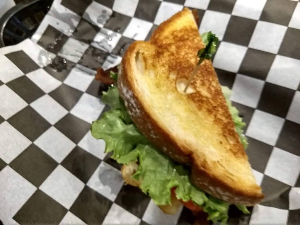 J. McCroskeys Irish Pub & Grill | restaurant | 1423 29th Ave Dr NE, Hickory, NC 28601, USA | 8288553555 OR +1 828-855-3555