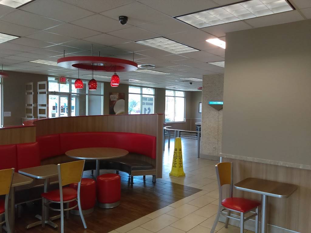 Burger King | restaurant | 664 N Riverside Dr, Clarksville, TN 37040, USA | 9316455802 OR +1 931-645-5802