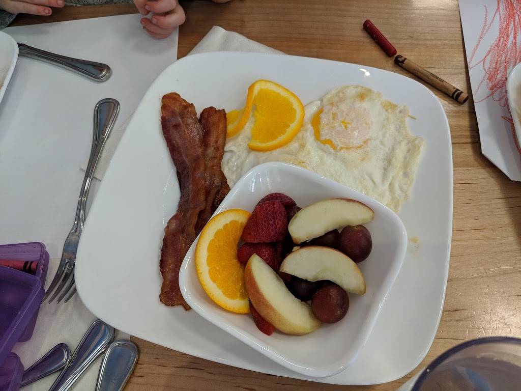 JJs on the Docks Eatery | restaurant | 15 Lake St, Grimsby, ON L3M 2G4, Canada | 2892357777 OR +1 289-235-7777