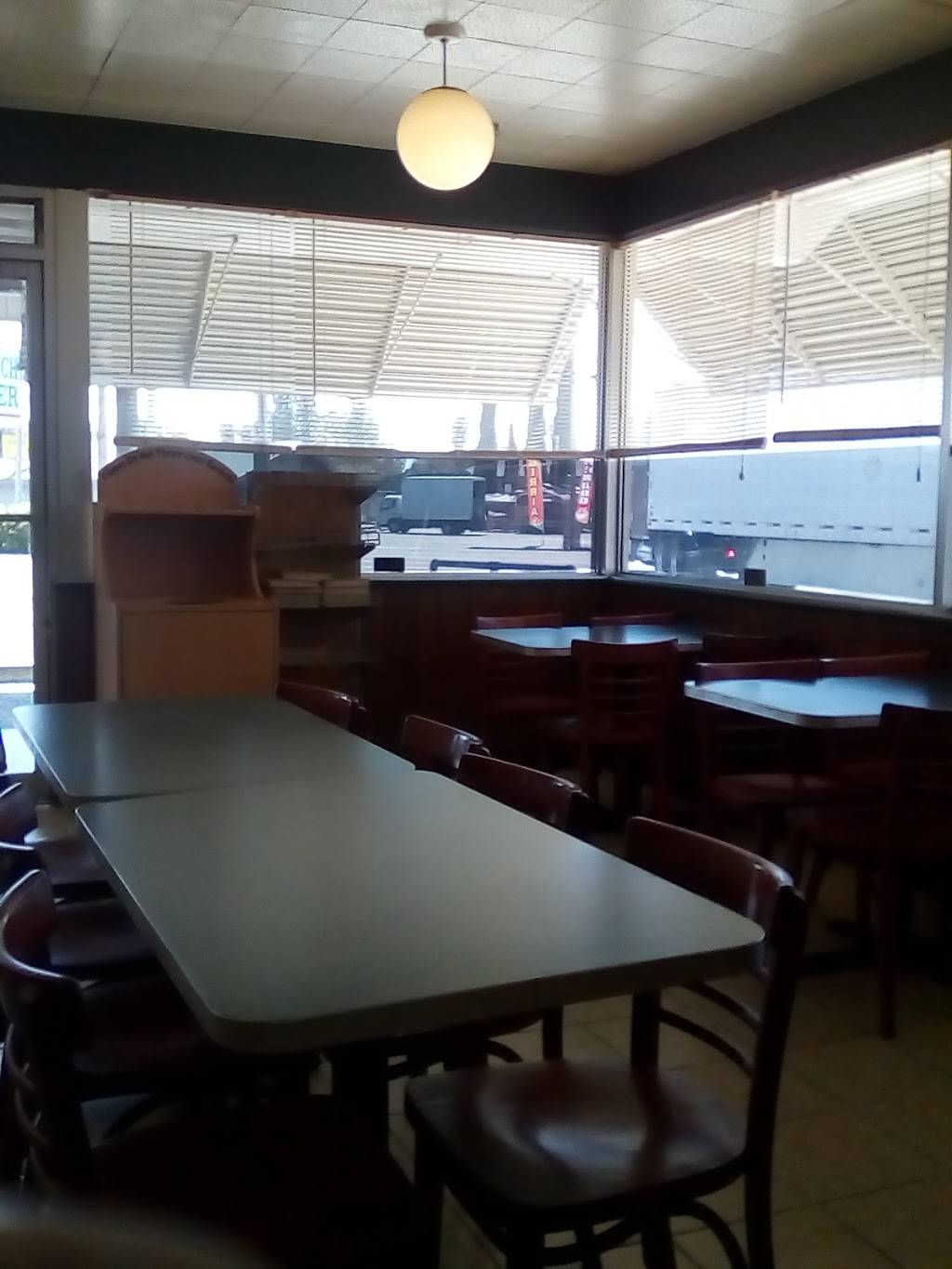 Ranch Burger | restaurant | 690 C St, Turlock, CA 95380, USA | 2096689133 OR +1 209-668-9133