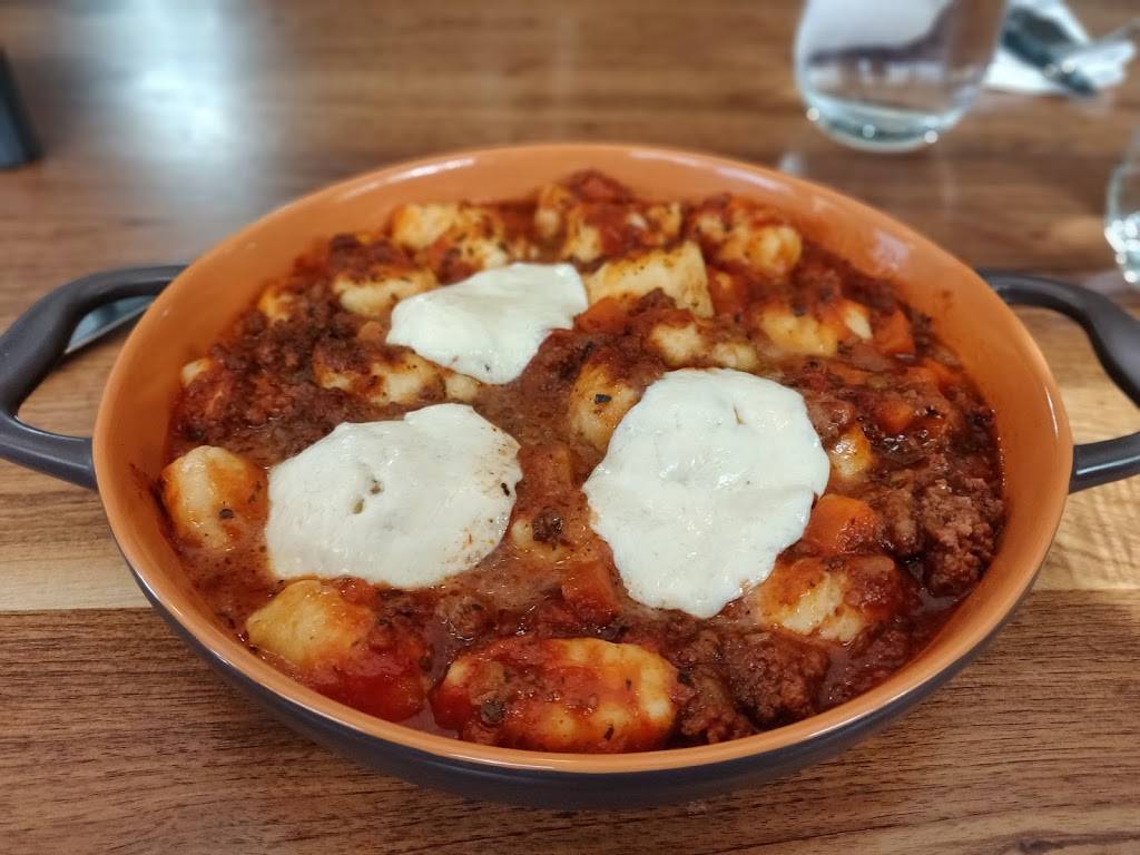 Safehouse | restaurant | 195 Old Forge Rd, East Greenwich, RI 02818, USA | 4018854999 OR +1 401-885-4999