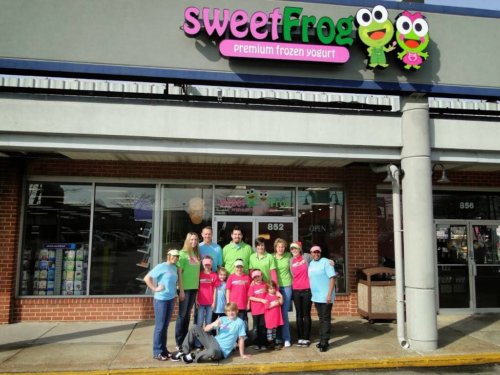 sweetFrog Premium Frozen Yogurt | bakery | 852 N Rolling Rd, Catonsville, MD 21228, USA | 4107447609 OR +1 410-744-7609