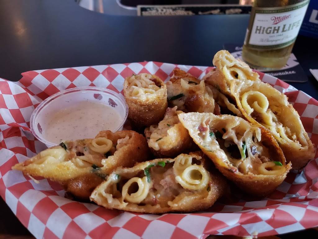 The Saucy Swine | restaurant | 2245 E St Francis Ave, St Francis, WI 53235, USA | 4145095390 OR +1 414-509-5390