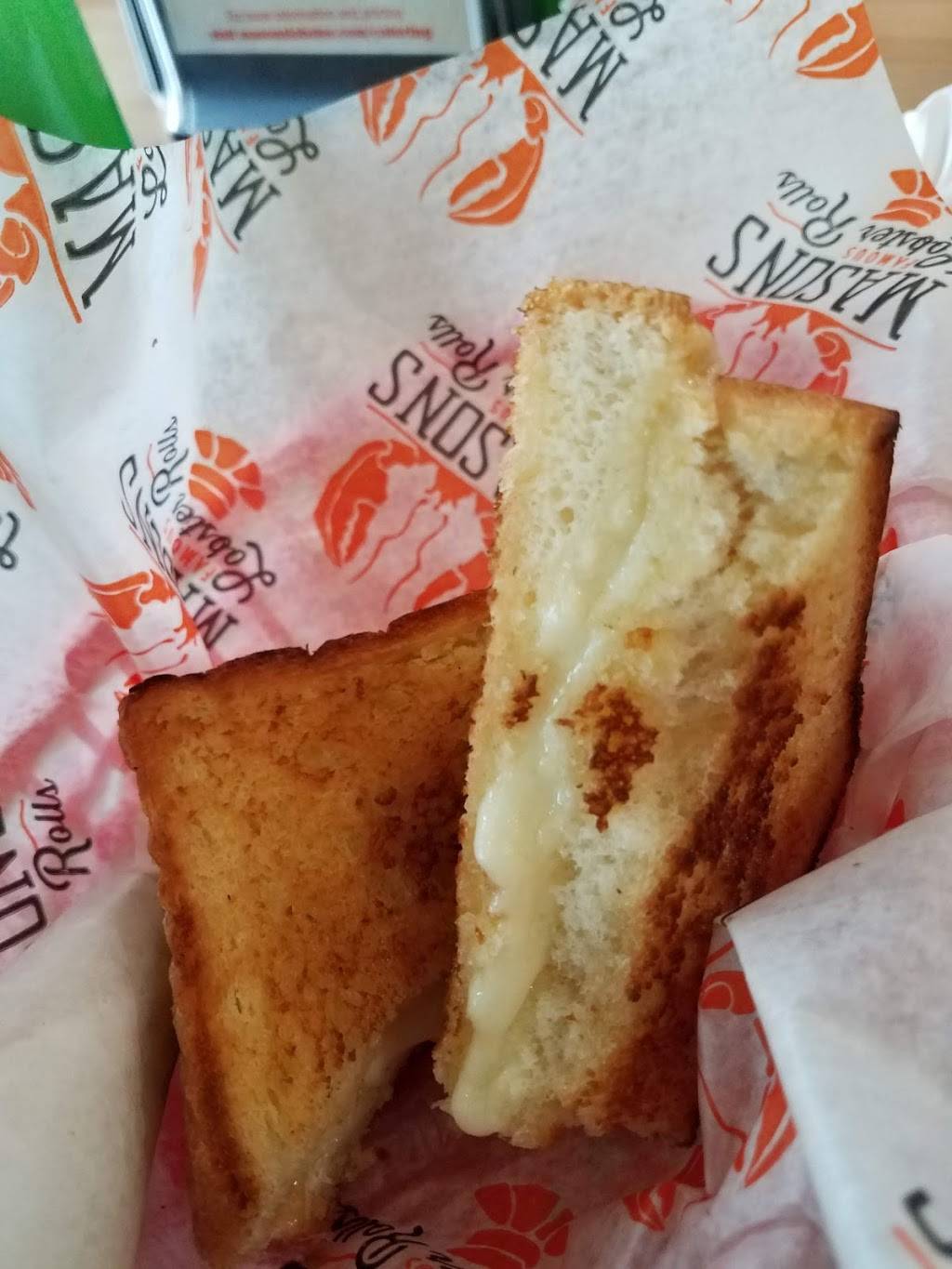 Masons Famous Lobster Rolls | restaurant | 201 E Pratt St, Baltimore, MD 21202, USA | 4434539664 OR +1 443-453-9664