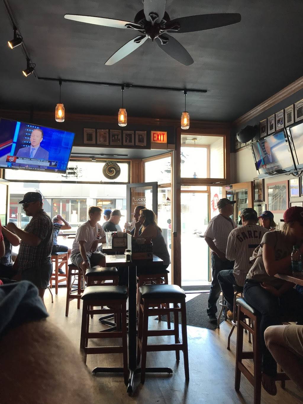 Luckys Sandwich Co. | restaurant | 3472 N Clark St, Chicago, IL 60657, USA | 7735490665 OR +1 773-549-0665