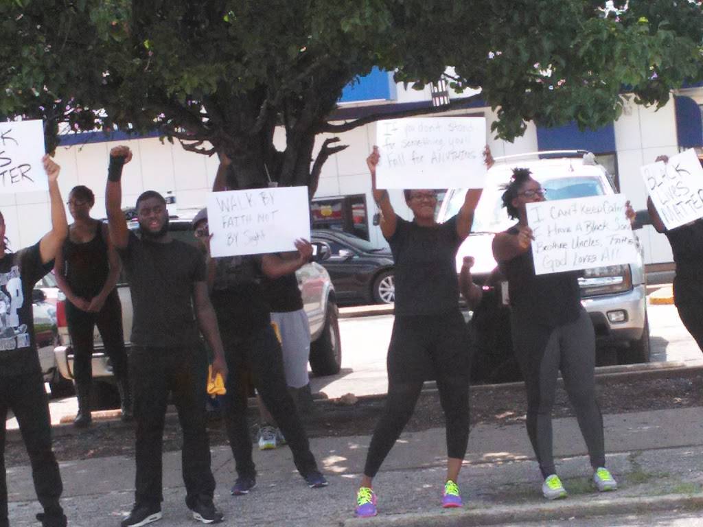 White Castle | restaurant | 3524 N Kingshighway Blvd, St. Louis, MO 63115, USA | 3143853576 OR +1 314-385-3576