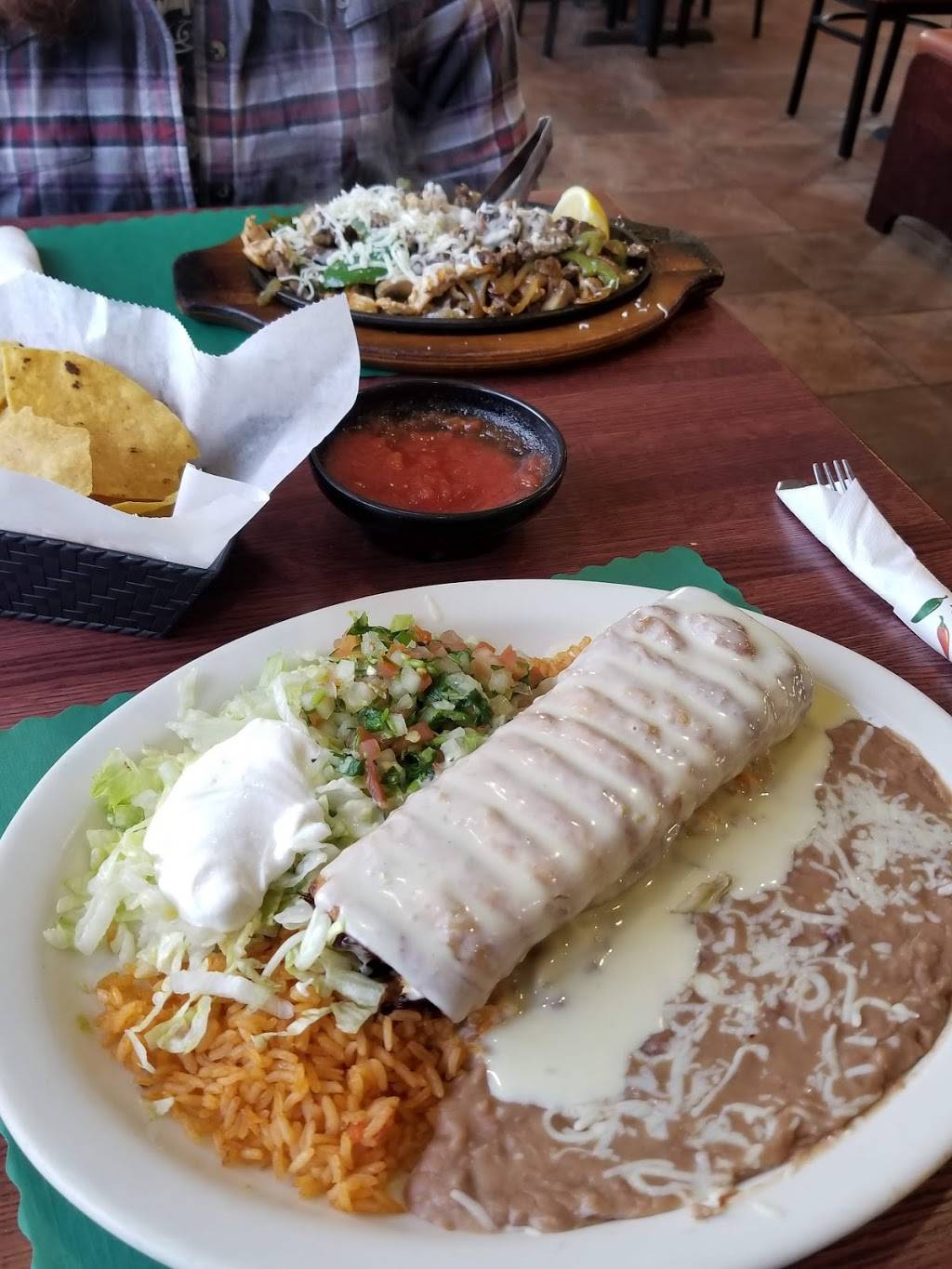 Los Mezcales | restaurant | 3340 E Main St, Merrill, WI 54452, USA | 7157220676 OR +1 715-722-0676