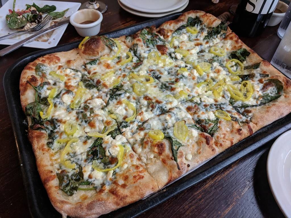 Avellinos Pizza | restaurant | 902 W College Ave #3506, Decatur, GA 30030, USA | 4042283285 OR +1 404-228-3285