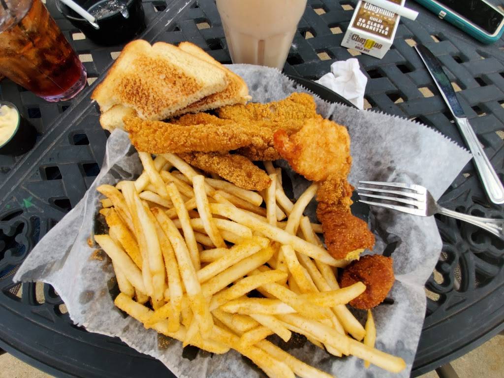 Luckys Last Resort | restaurant | 1401 S Morley St, Moberly, MO 65270, USA | 6602631233 OR +1 660-263-1233