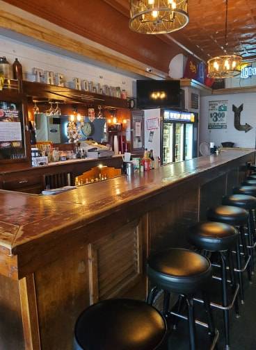 The Hollow Bar & Grill | restaurant | 102 W Main St, Montfort, WI 53569, USA | 6089436211 OR +1 608-943-6211