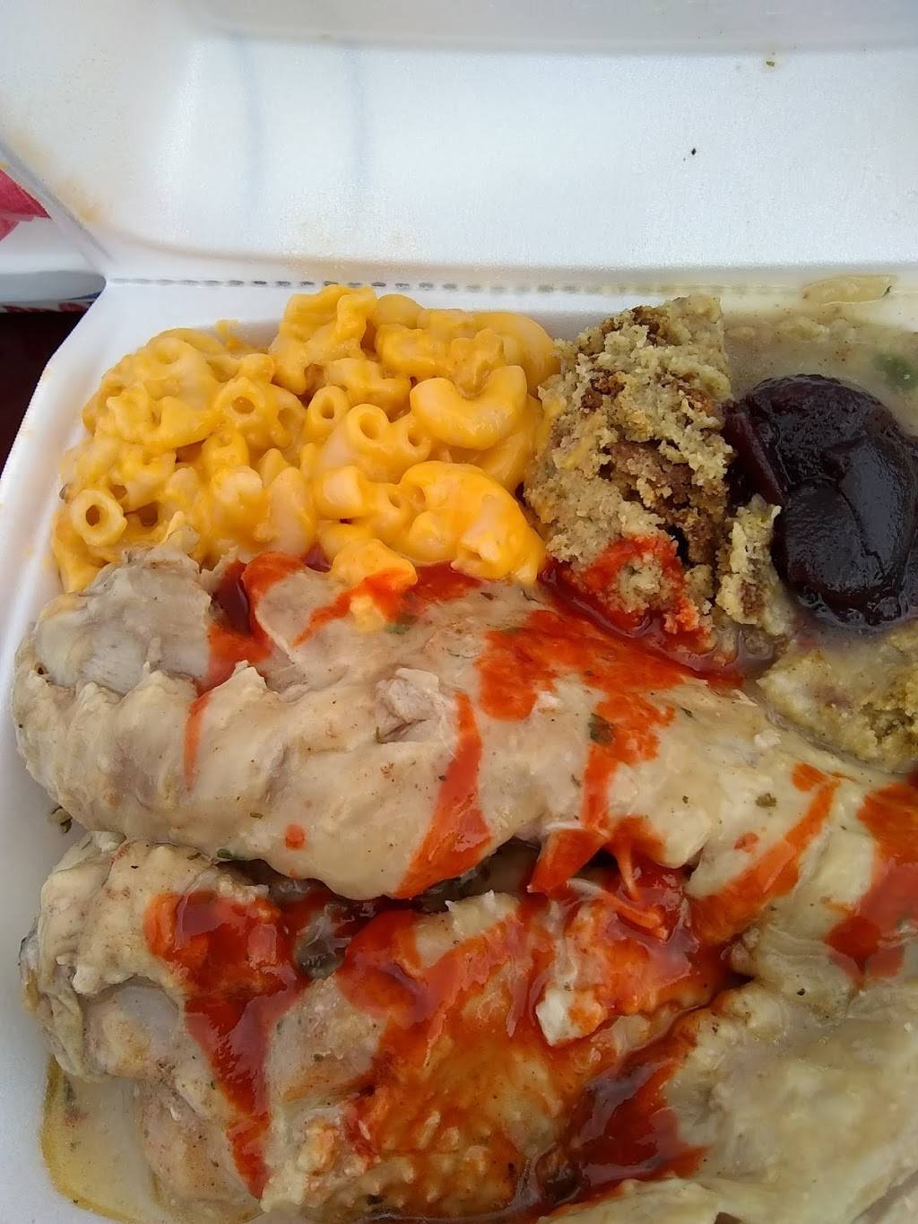 Lisas Fine Food & Catering | restaurant | 2550 W Red Bird Ln #404, Dallas, TX 75216, USA | 2143723309 OR +1 214-372-3309