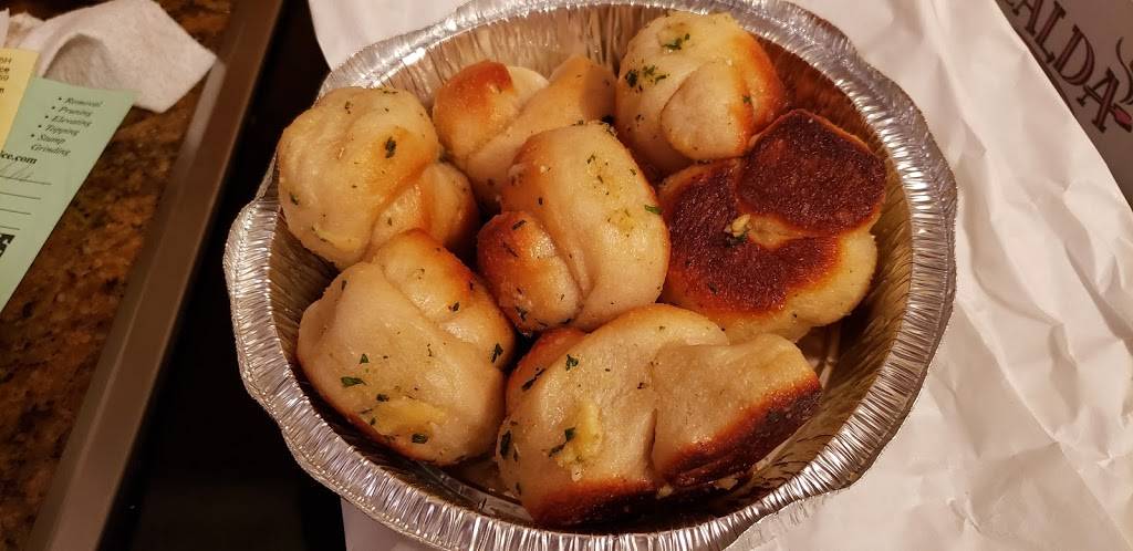 Calda Pizzeria & Restaurant | restaurant | 19 Hicksville Rd, Massapequa, NY 11758, USA | 5168820008 OR +1 516-882-0008