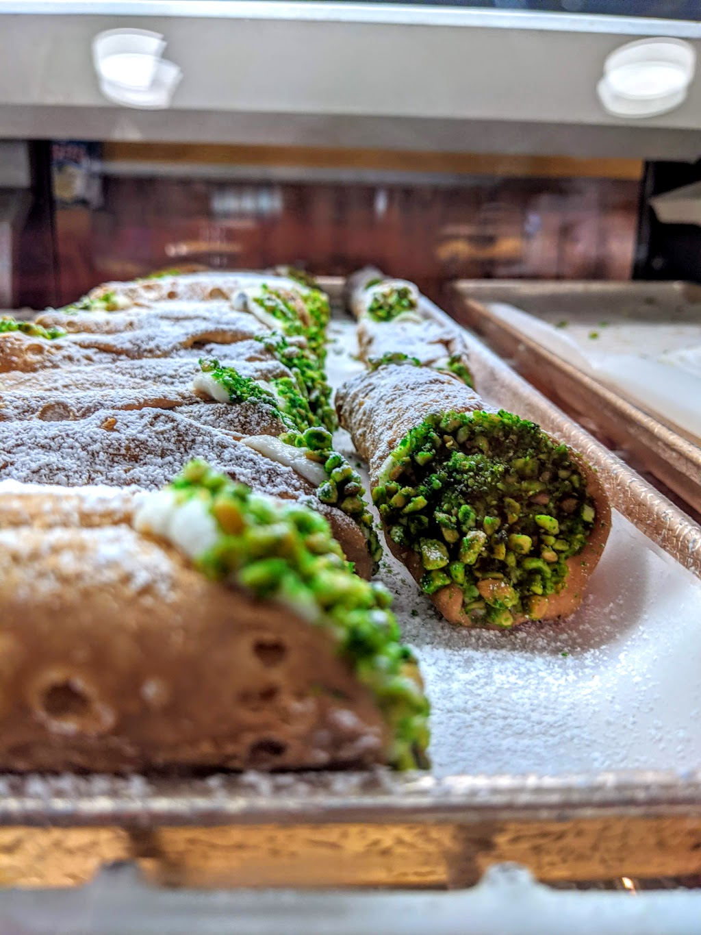 DAmatos Bakery | restaurant | 1124 W Grand Ave, Chicago, IL 60642, USA | 3127335456 OR +1 312-733-5456