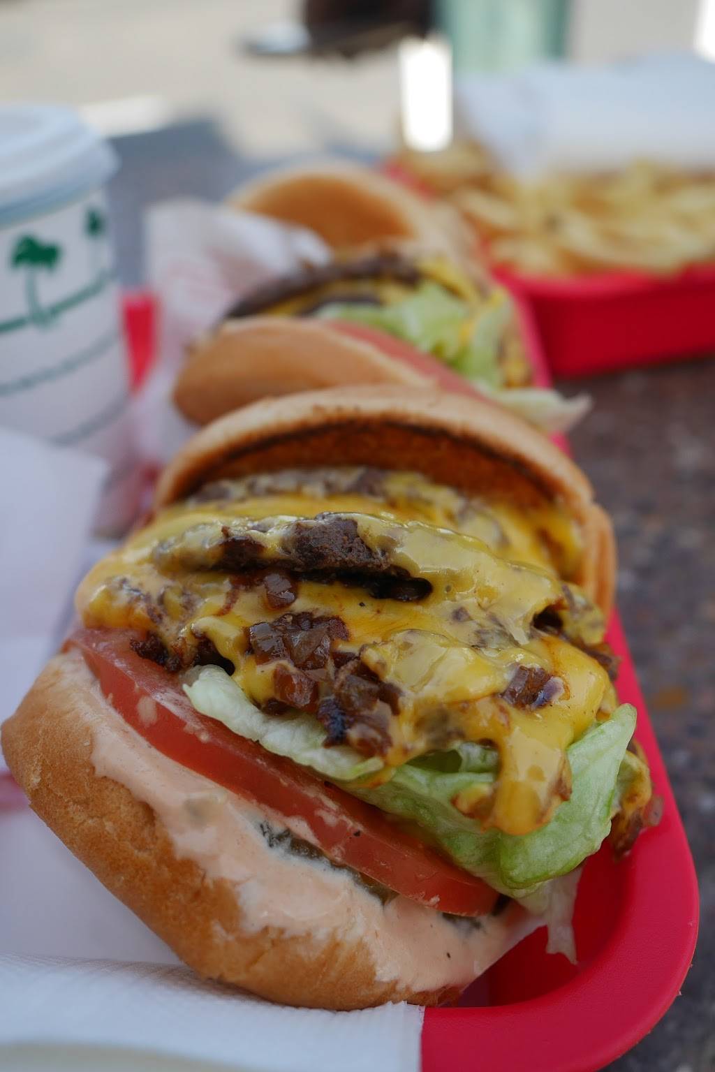 In-N-Out Burger | restaurant | 170 Nut Tree Pkwy, Vacaville, CA 95687, USA | 8007861000 OR +1 800-786-1000