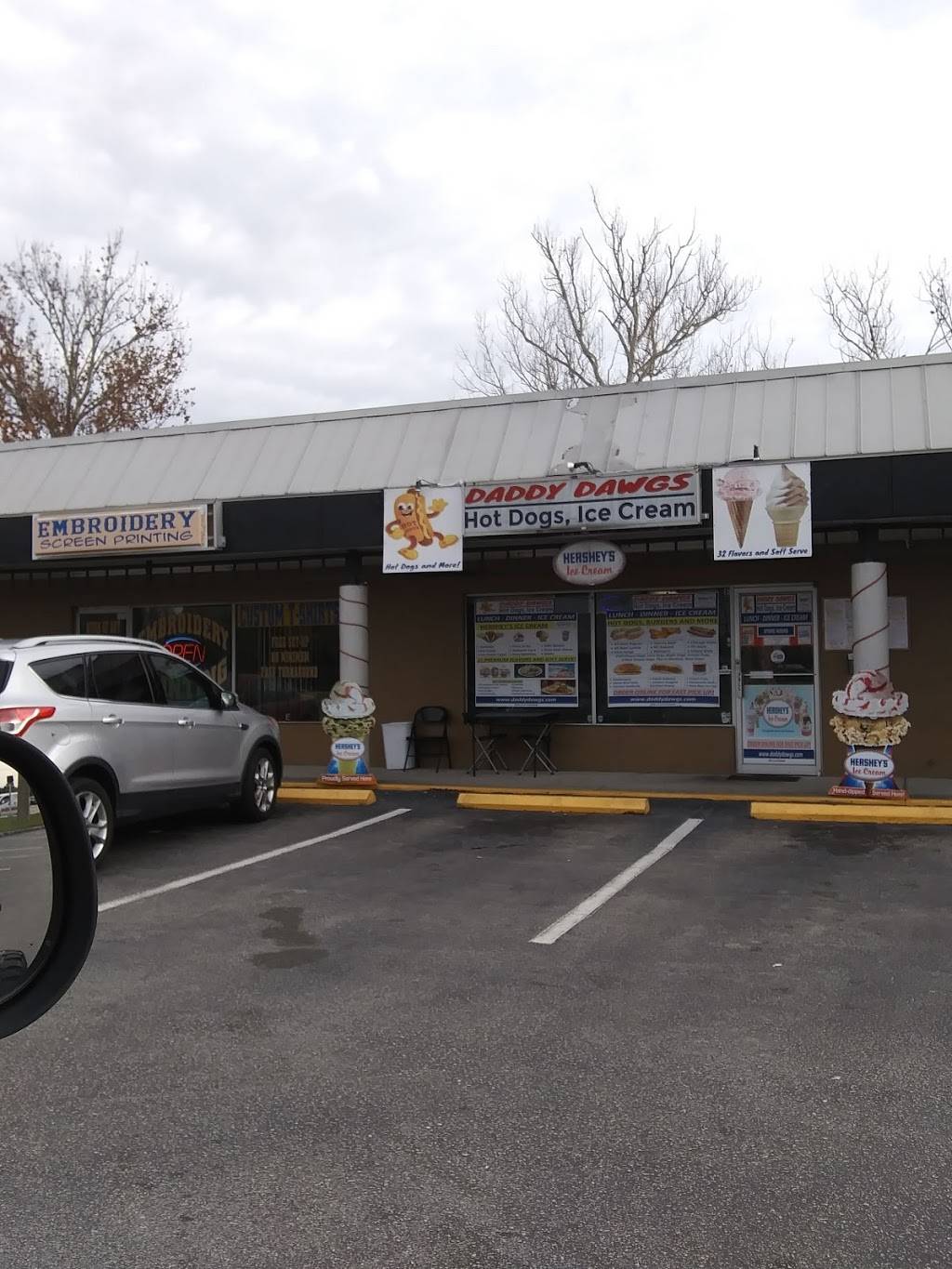 Daddy Dawgs | restaurant | 3101 FL-580, Safety Harbor, FL 34695, USA | 7272233239 OR +1 727-223-3239