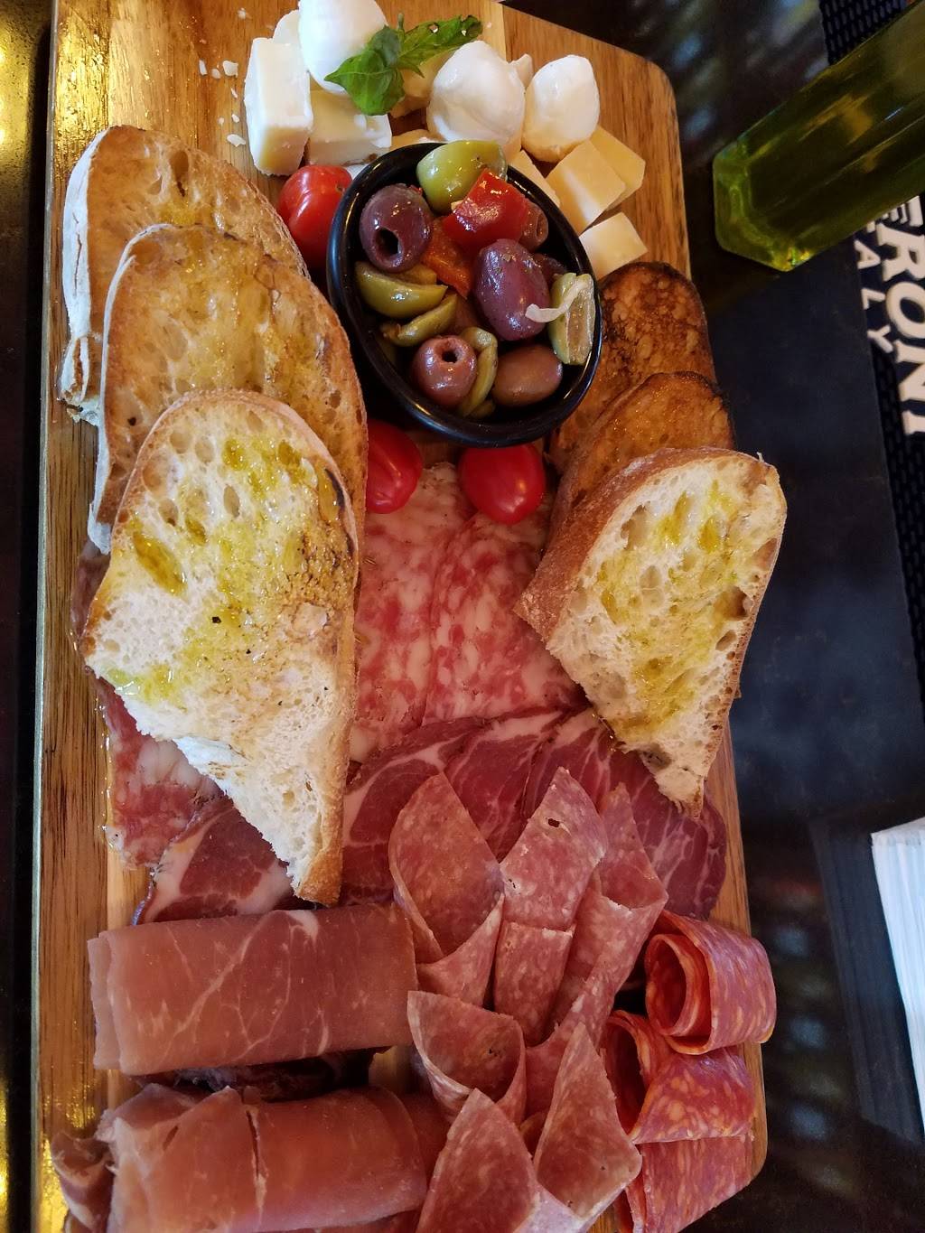 Santinos Little Italy | restaurant | 352 E Stewart St, Milwaukee, WI 53207, USA | 4148977367 OR +1 414-897-7367