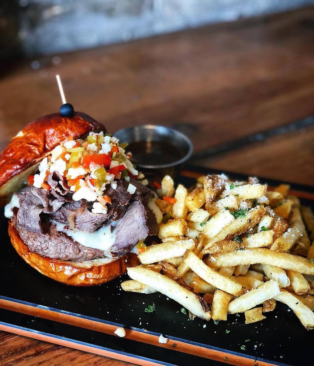 The Burger Social | restaurant | 108 N Hale St, Wheaton, IL 60187, USA | 6304800458 OR +1 630-480-0458