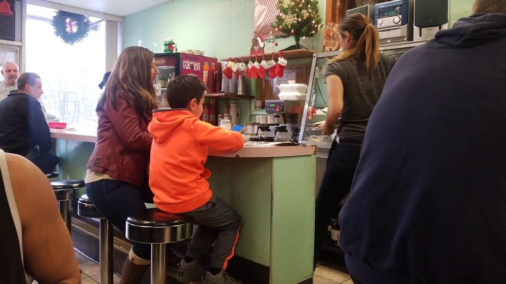 Pagliaros Lunch | restaurant | 58 Huntington St, Shelton, CT 06484, USA | 2039294000 OR +1 203-929-4000